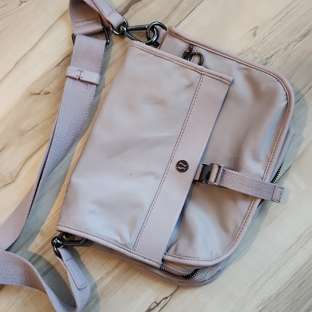Lululemon purse